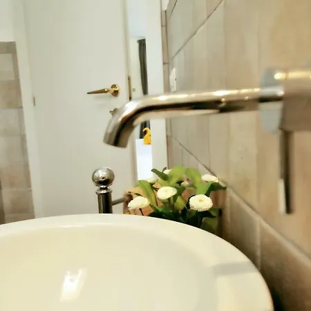 Séjour chez l'habitant Via Polimnia Di *
